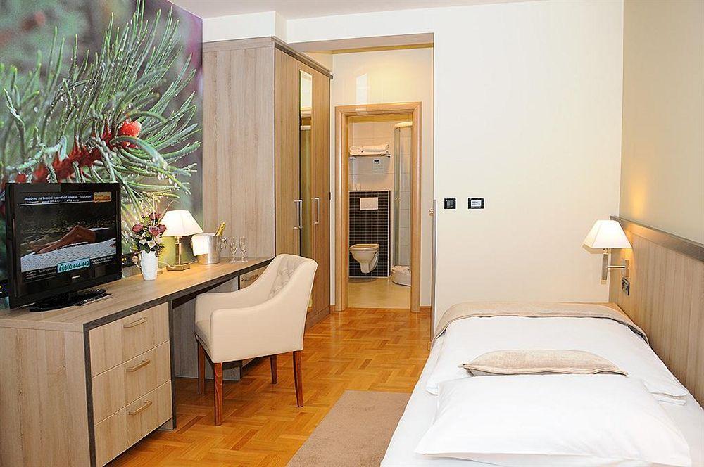 Hotel Calypso Zagreb Exterior foto